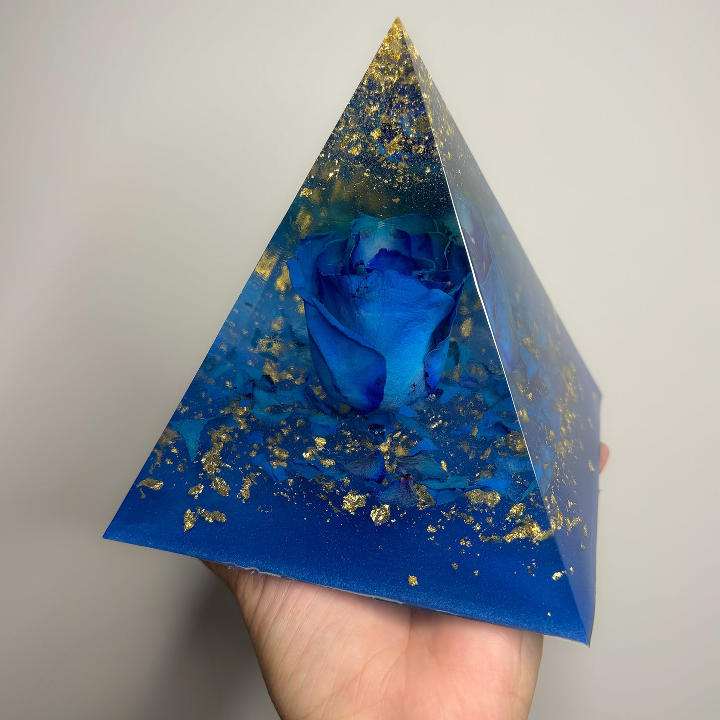 Blu' Rose Pyramid