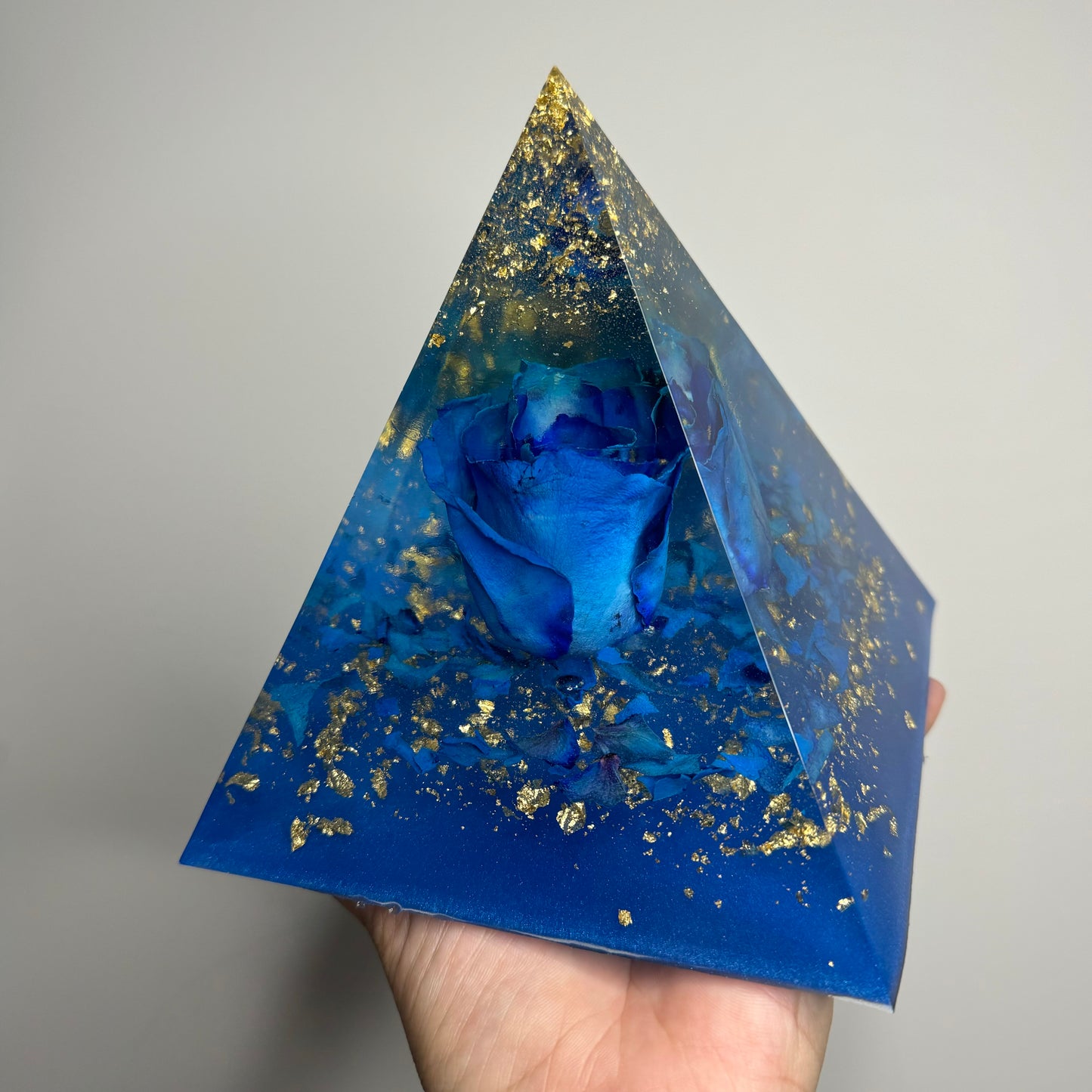 Blu' Rose Pyramid