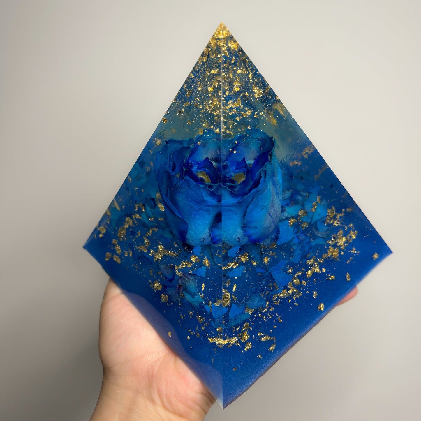 Blu' Rose Pyramid