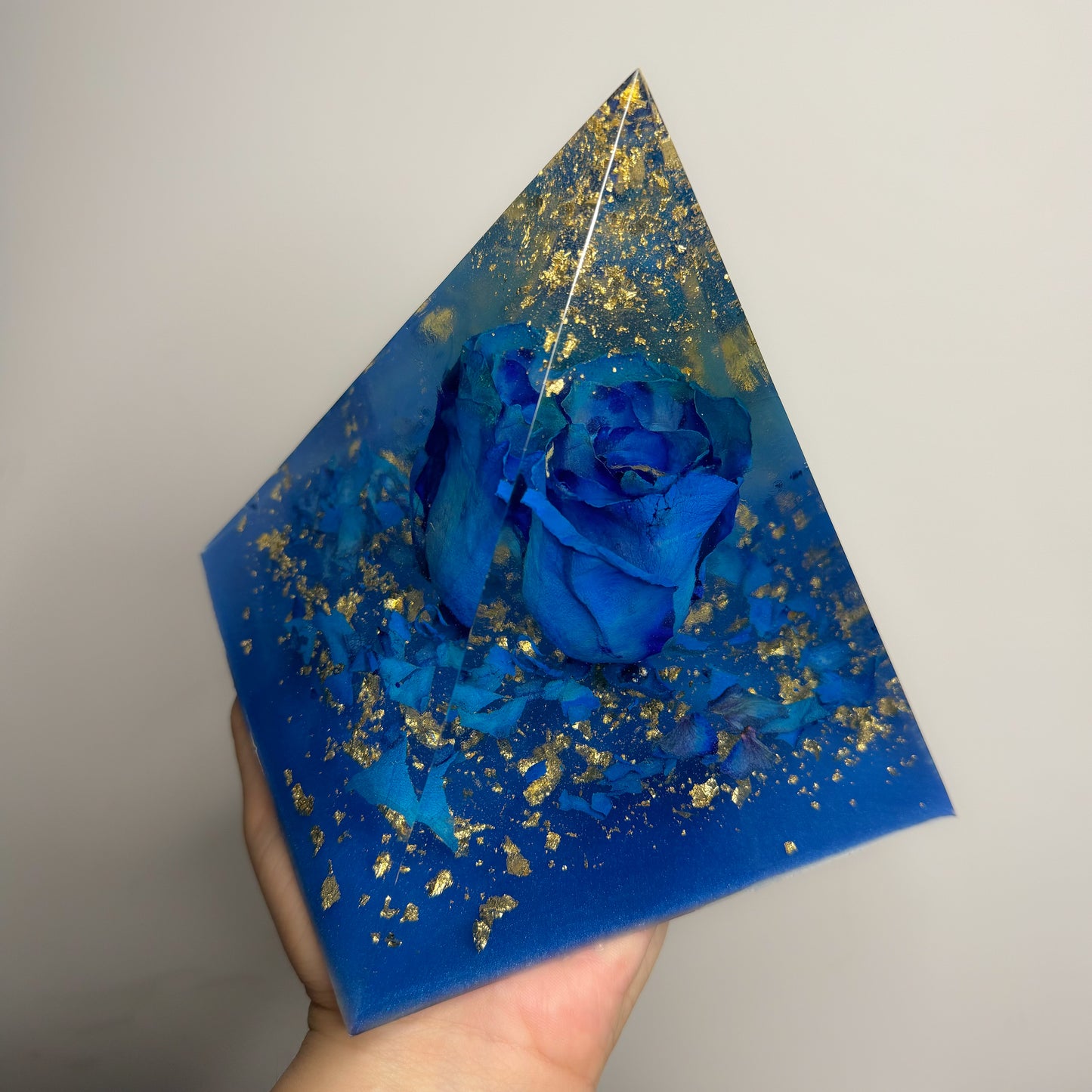 Blu' Rose Pyramid