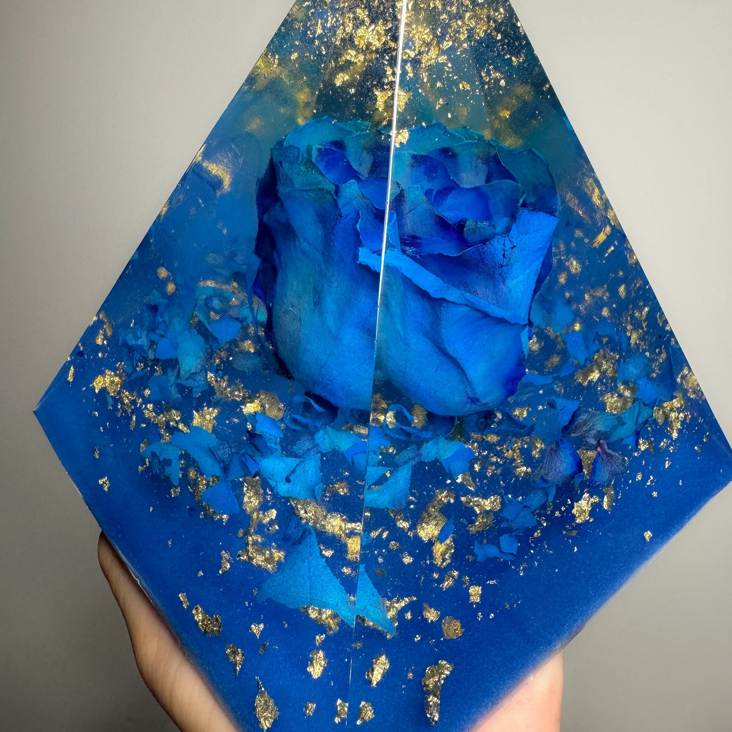 Blu' Rose Pyramid